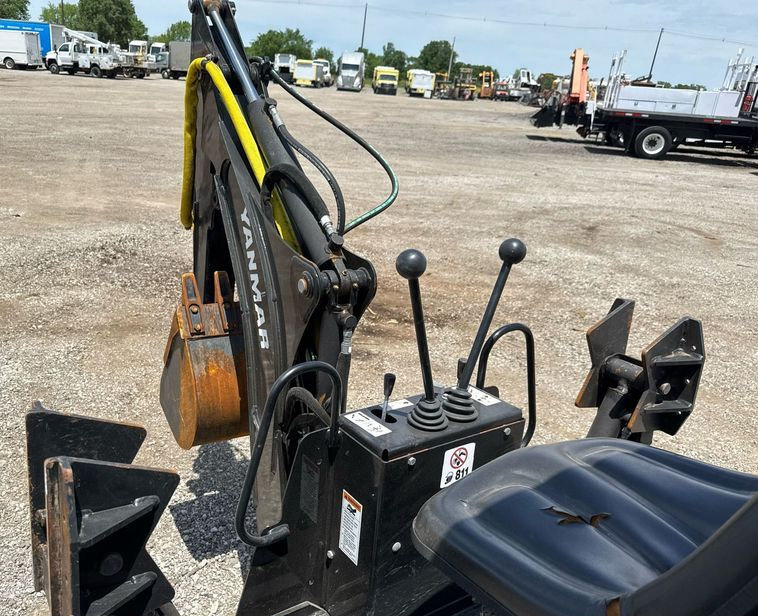 2016 YANMAR YT235 MFWD TRACTOR -  - Image 12