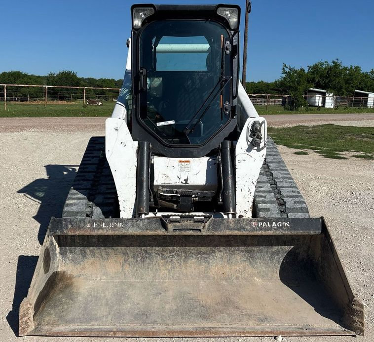 2022 BOBCAT T870 TRACKED SKID STEER LOADER  - Image 2