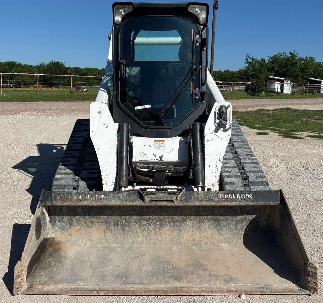 2022 BOBCAT T870 TRACKED SKID STEER LOADER  - Image 2