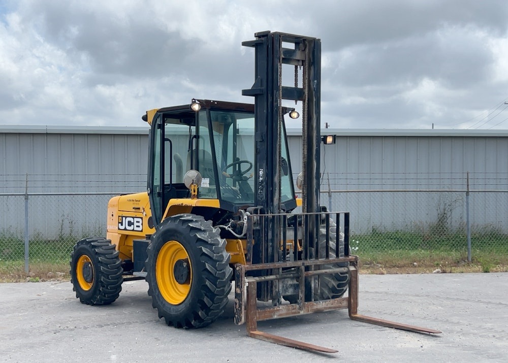 2019 JCB 930 6,000 LBS ROUGH TERRAIN FORKLIFT ENCLOSED CAB LIFT TRUCK  - Image 2