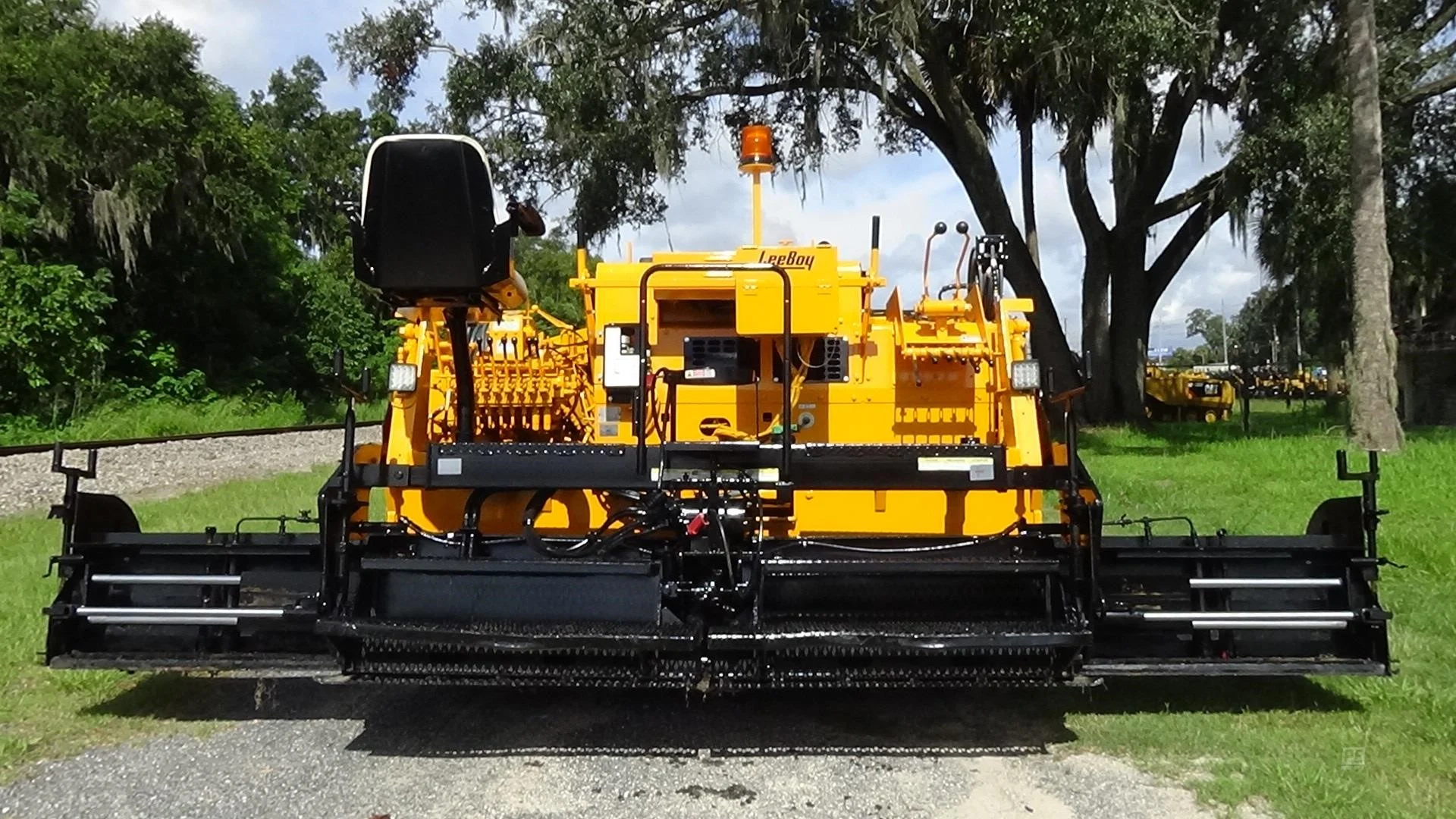 2018 LEEBOY 8500D TRACK PAVER  - Image 4