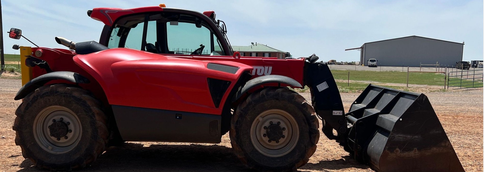 2017 MANITOU MLT840 TELEHANDLER  - Image 4