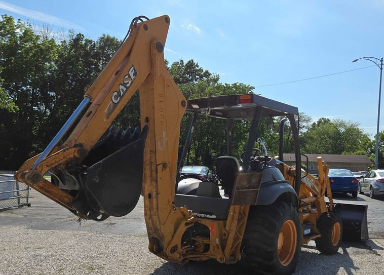 2010 CASE 580M BACKHOE  - Image 4