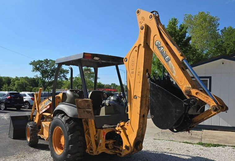 2010 CASE 580M BACKHOE  - Image 5