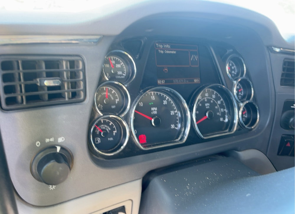 2017 PETERBILT 567 16' TRIA DUMP TRUCK CUMMINS ISX12 AUTO PTO TARP  - Image 15