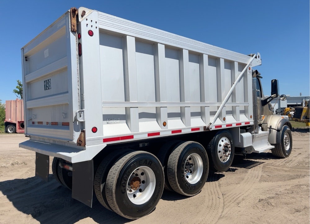 2017 PETERBILT 567 16' TRIA DUMP TRUCK CUMMINS ISX12 AUTO PTO TARP  - Image 3