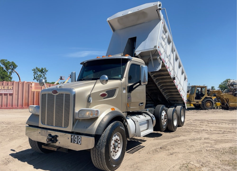 2017 PETERBILT 567 16' TRIA DUMP TRUCK CUMMINS ISX12 AUTO PTO TARP  - Image 5