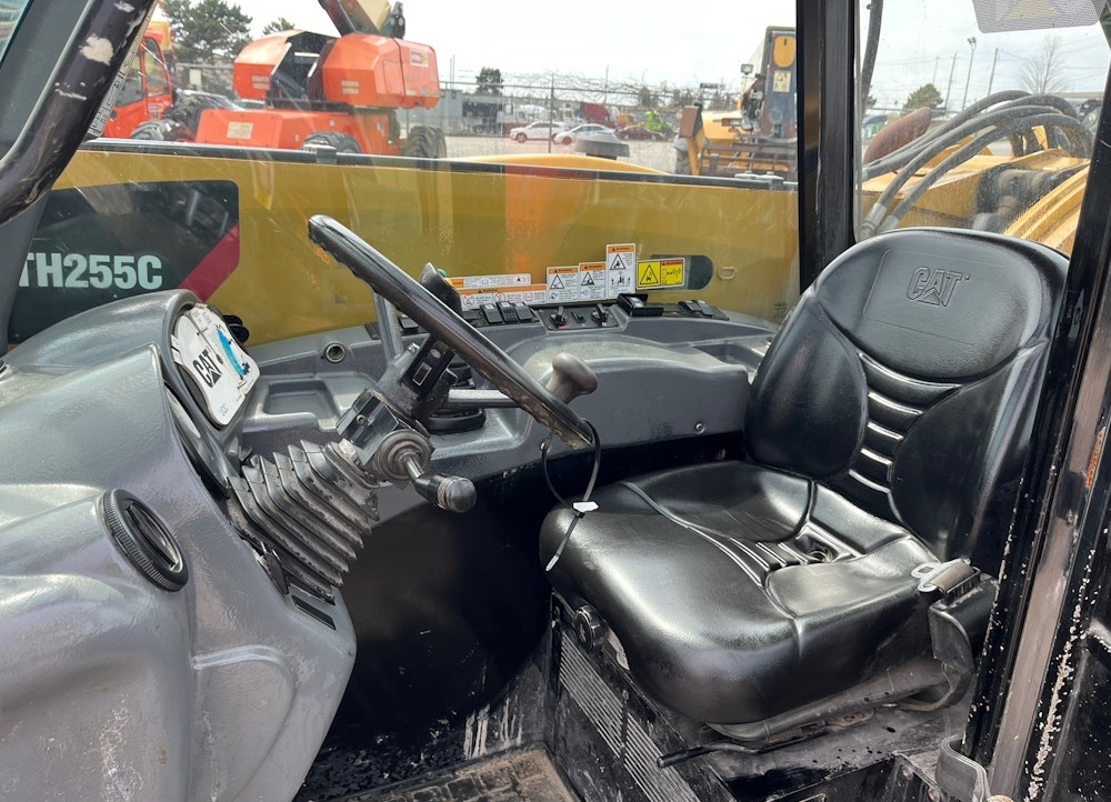 2014 CATERPILLAR TH255C 5.5K TELESCOPIC REACH FORKLIFT CAB TELEHANDLER - Inventory #40329 - Image 13