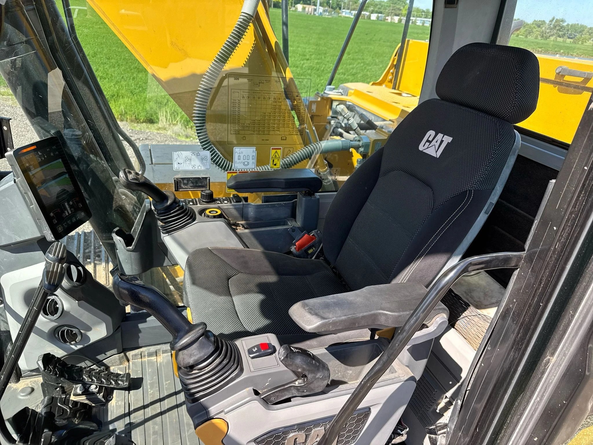 2018 CATERPILLAR 320 EXCAVATOR   - Image 13